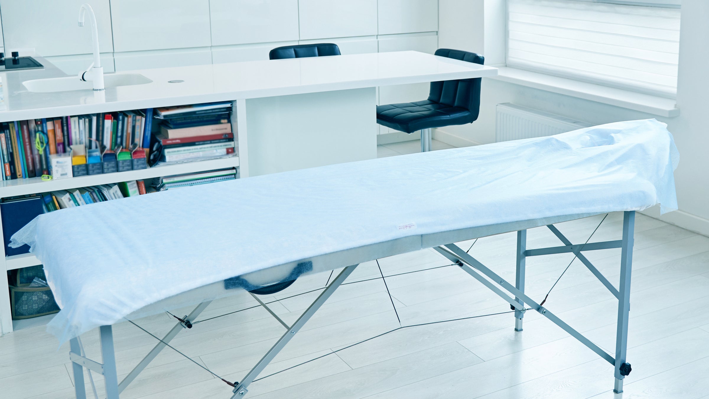 chiropractic bed in chiropractor's office